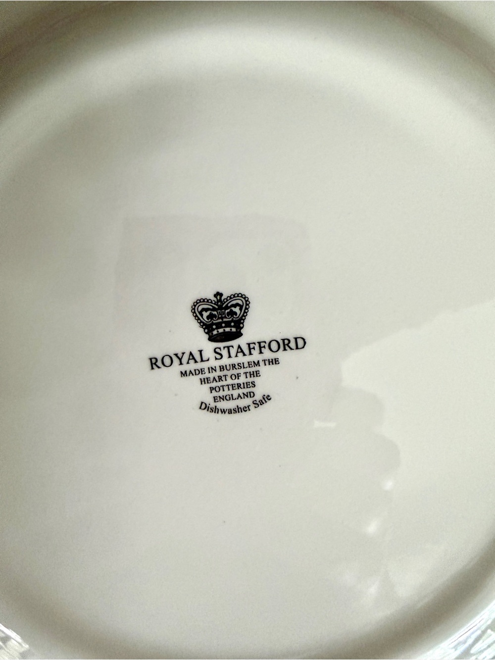 Royal Stafford Santa’s Workshop Christmas 11 inch dinner plate - Picture 3 of 3